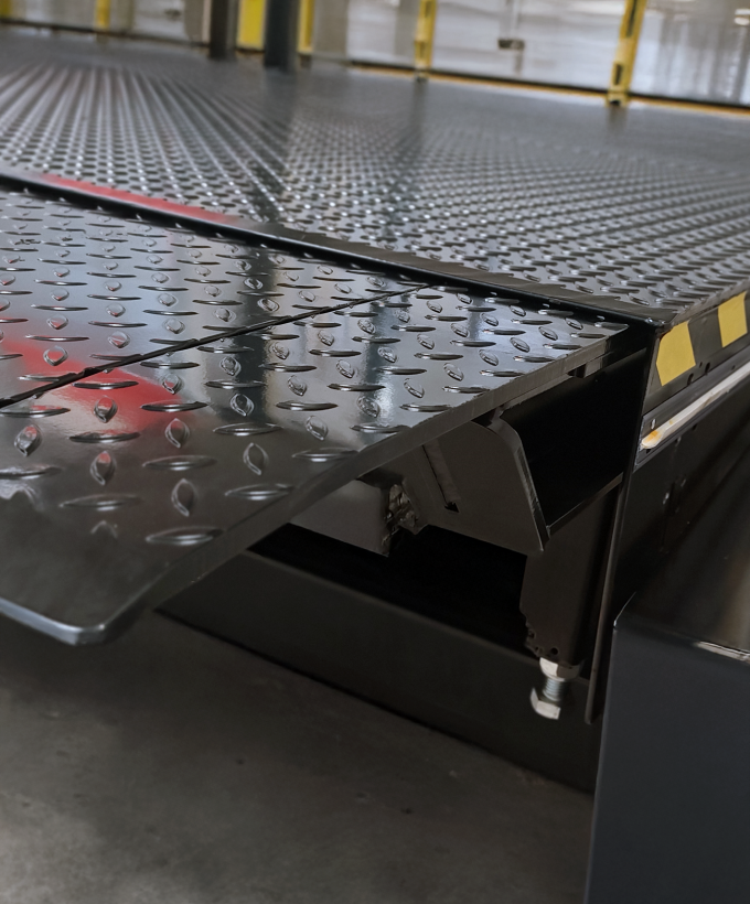 Telescopic lip dock leveller for maximum reach and safe loading at variable truck heights